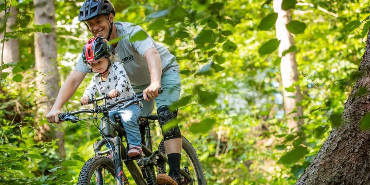 Faire du VTT avec son enfant : l'équipement